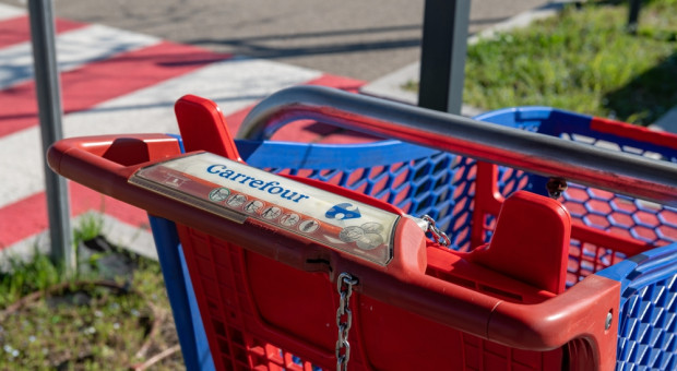 Polski rząd rozważa przejęcie Carrefoura. KGS wkracza na ring