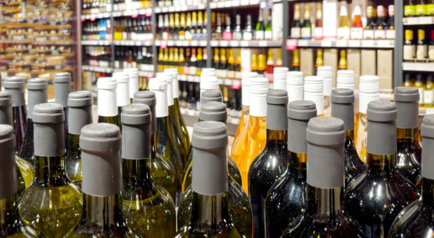 Wolumen sprzedaży alkoholu spada. Dane z handlu w 2025 roku