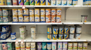 Jeden dostawca, globalne konsekwencje. Tak pękł łańcuch w branży żywienia niemowląt