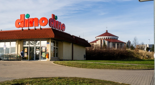 Dlaczego warunki pracy w Dino elektryzują Polaków? "Większość sieci handlowych ma tę lekcję już dawno za sobą"