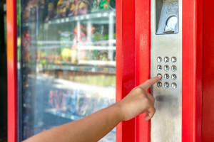 Tak zmienią się szkolne obiady. Dietetyk mówi, czego dzieciom brakuje