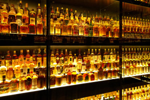 Alkoholowy gigant tnie dywidendę i szykuje restrukturyzację. Co zmieni nowy prezes?