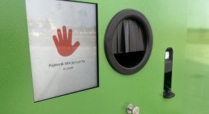 Polacy nabici w butelki. Ponad połowa ankietowanych źle ocenia funkcjonowanie systemu