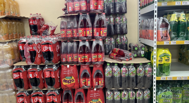 Kaucja zwiększa ruch, ale komplikuje operacje. Sieci wskazują słabe punkty