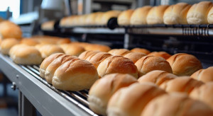 Wszystko zaczyna się od paliw. Dlaczego przez wojnę płacimy więcej za żywność?