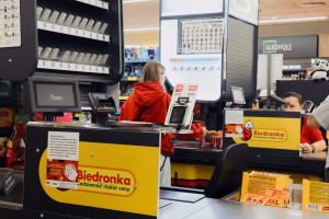 Biedronka, Dino, Żabka, Lidl, Netto. Kto dziś naprawdę daje pracę w handlu?
