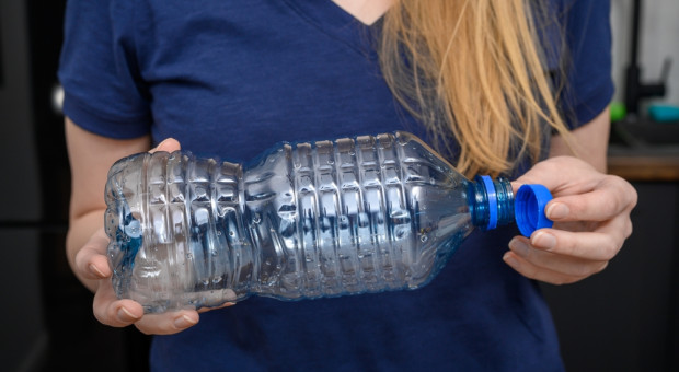 O jednego operatora kaucyjnego mniej. Resort potwierdza