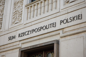 Koniec reklam i promocji na piwo? W Sejmie spór o alkohol