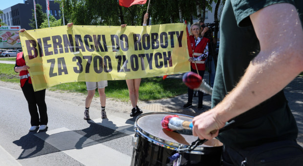 "Biernacki do roboty za 3700 zł". Byliśmy na strajku pod siedzibą Dino