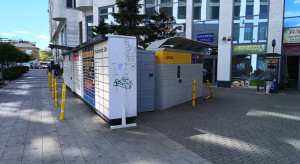 Kurierzy między młotem a kowadłem. Miasta likwidują miejsca postojowe, a paczek przybywa