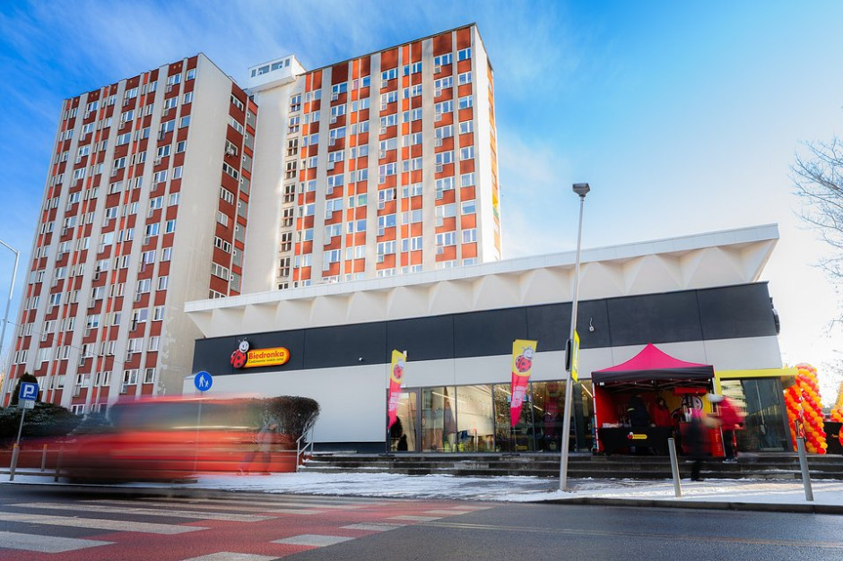 Podobny projekt sieć zrealizowała wcześniej w Katowicach, gdzie po remoncie otwarto sklep w modernistycznym pawilonie. Fot. Materiały prasowe / Biedronka
