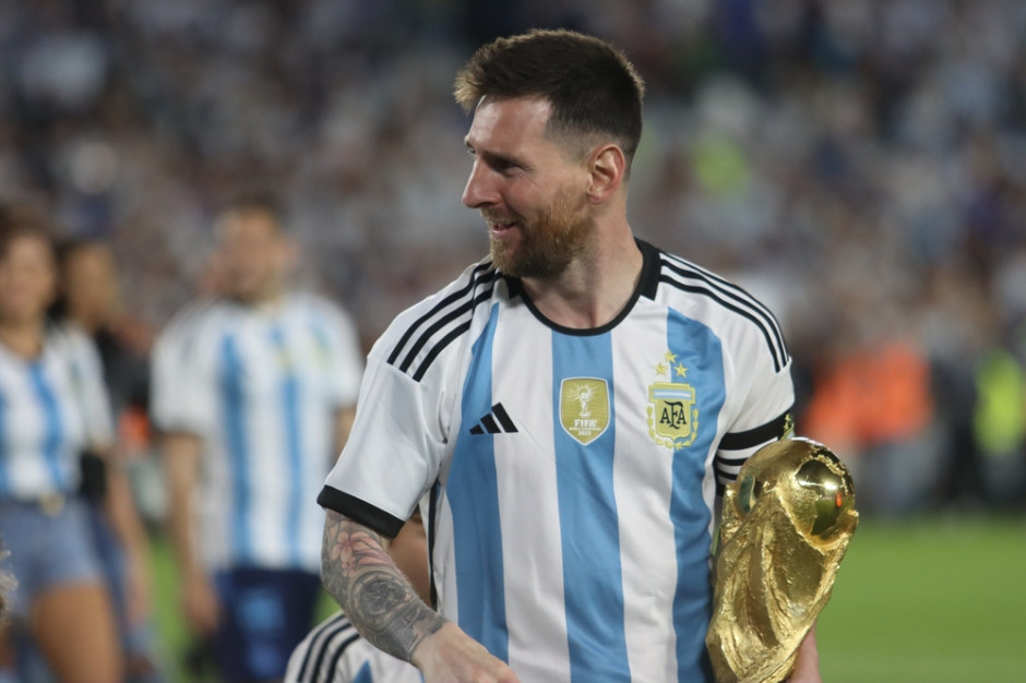 Lionel Messi pozostaje jedną z największych gwiazd światowego futbolu i jednym z głównych magnesów przyciągających kibiców przed ekrany podczas Mistrzostw Świata. Fot. Fabideciria / Shutterstock