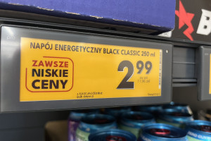 Doliczają przy kasie w Biedronce i Lidlu. "Informacja drobnym drukiem"
