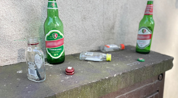 Małpki schodzą słabiej niż rok temu. Ale ta liczba nadal robi wrażenie