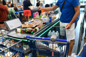 Biedronka ujawniła kulisy rekrutacji. Co tydzień wpływają setki aplikacji