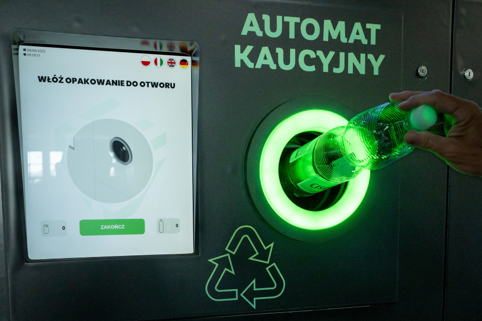 Najnowsze dane firmy eLeader pokazują, że wbrew wcześniejszym obawom system kaucyjny nie ograniczył obecności butelek PET. Fot. Tytus Żmijewski / PAP