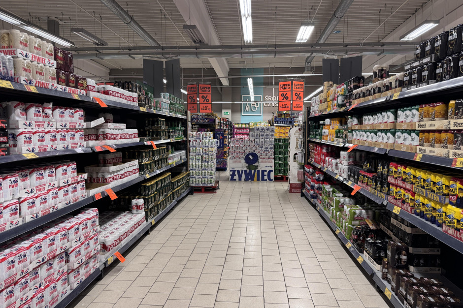 Tanie piwo miało ratować browary. Teraz ciągnie je w dół