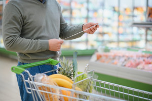Dyskonty tracą przewagę. Lidl i Biedronka podnoszą ceny