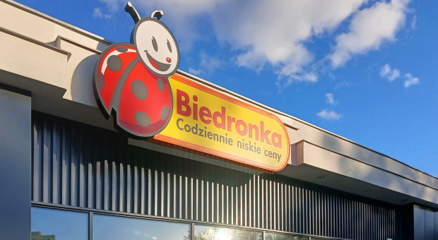 Niskie ceny ciążą Biedronce. Klienci kupują więcej, a sprzedaż spada