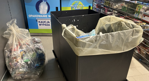 Butelkomat pełny, pracy więcej, pensja ta sama. Nowa codzienność pracowników sklepów