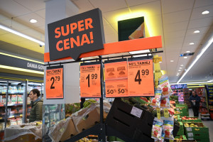 Sklep mówi "gratis", klient wyciąga kalkulator. Szykuje się spór o cenówki