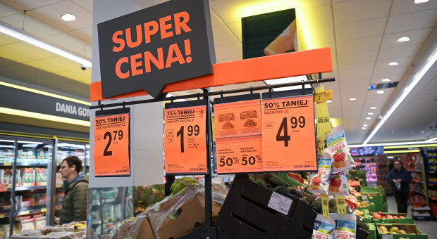 Sklep mówi "gratis", klient wyciąga kalkulator. Szykuje się spór o cenówki