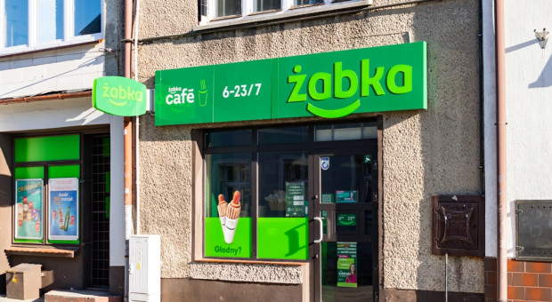 Odeszli, faktury nadal płacą. Żabka tłumaczy procedury wyjścia z sieci