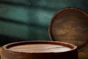Płacili fortunę za beczki whisky. Śledczy odkryli, że większość nie istniała