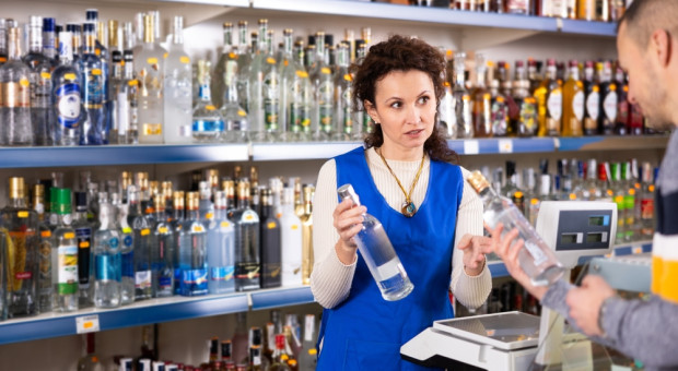 Przewrót w sprzedaży alkoholu w Polsce. Producentów i sklepy czekają duże ograniczenia