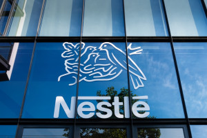 Nestlé i Unilever pod lupą. Giganci spożywczy oskarżeni o wprowadzanie klientów w błąd